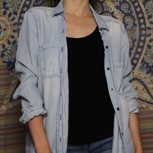 BOYFRIEND-FIT BUTTON UP TOP